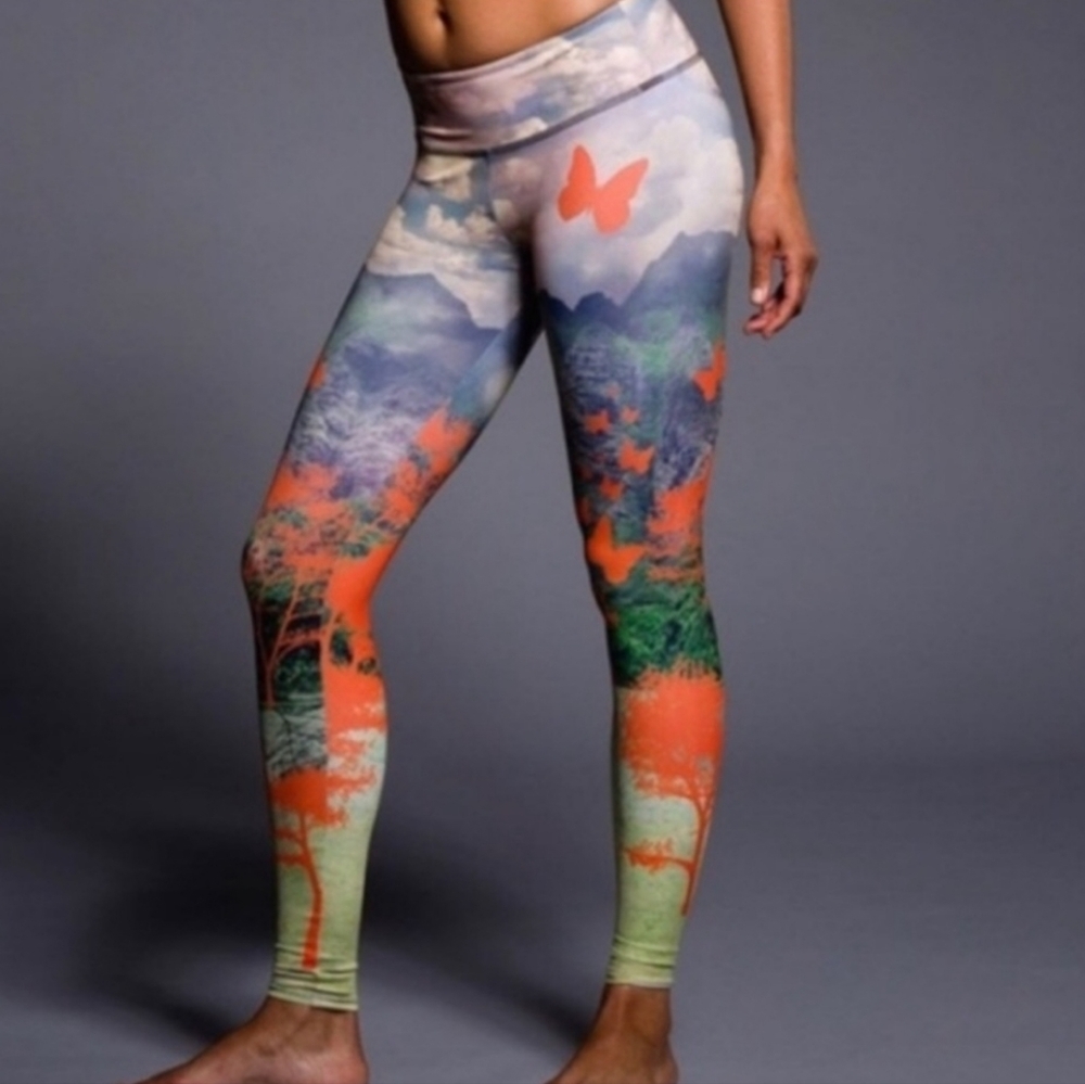 Onzie Free Fly Orange Butterfly Mountain Leggings size XS